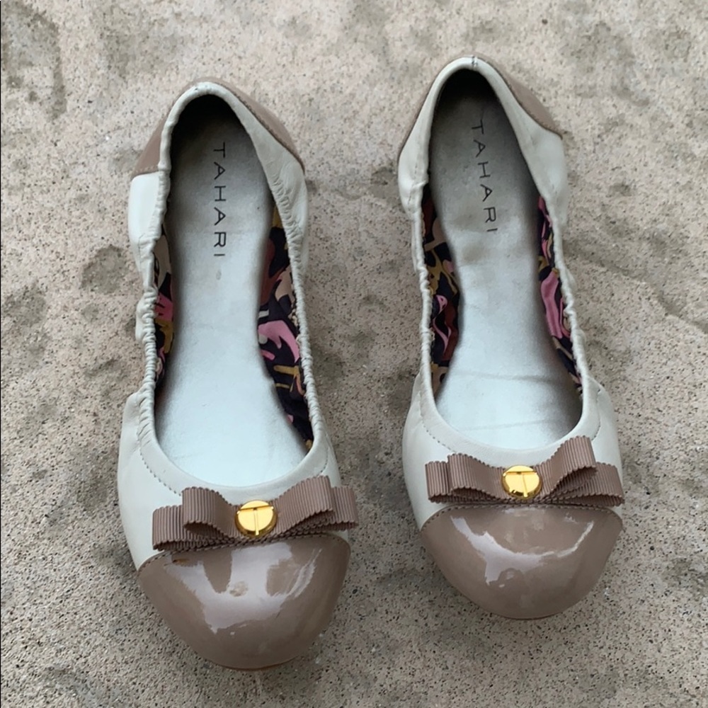 💚Tahari Two Tone Tan & Beige Ballet Flats Size 6